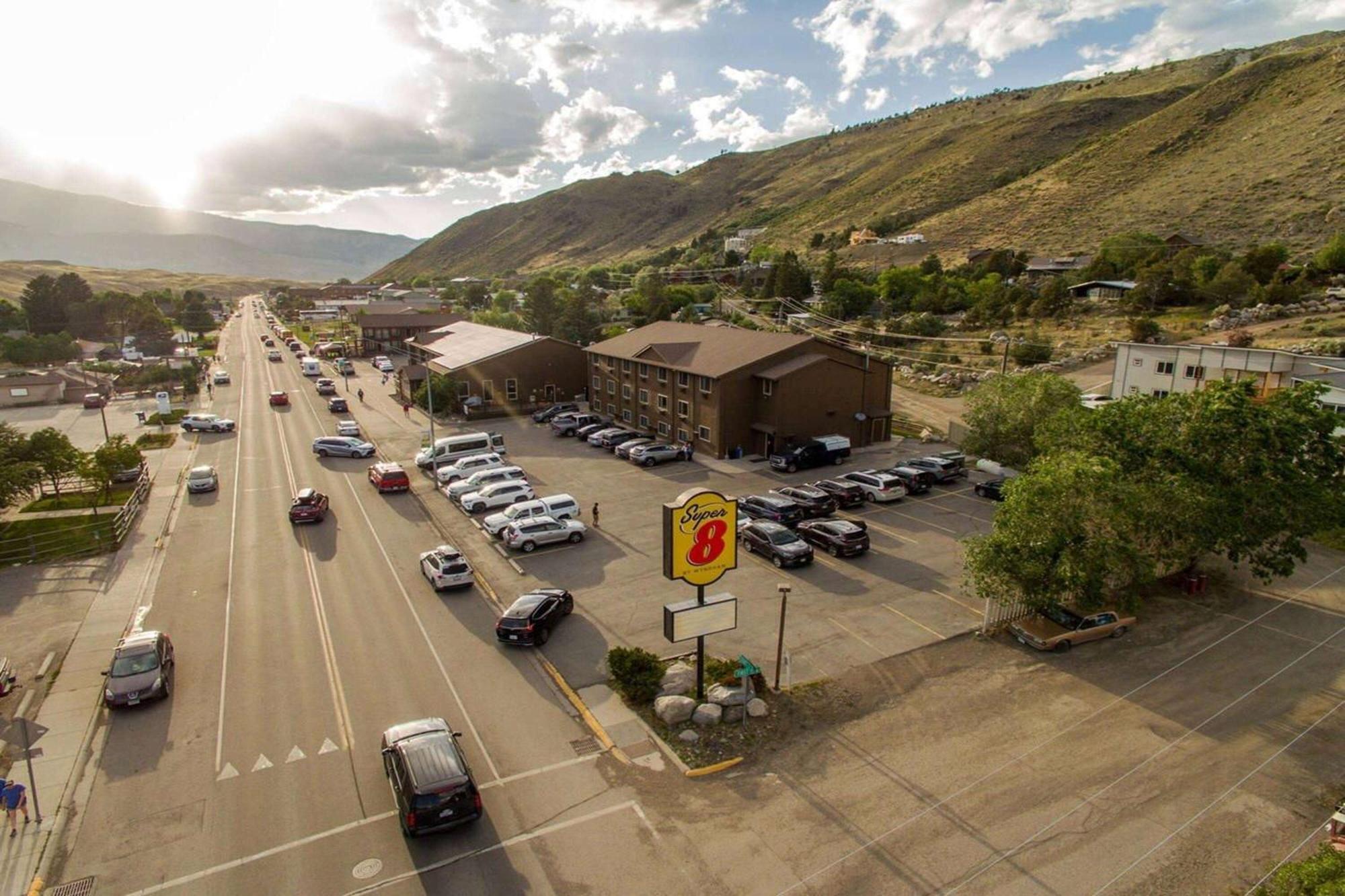 Super 8 By Wyndham Gardiner/Yellowstone Park Area Extérieur photo