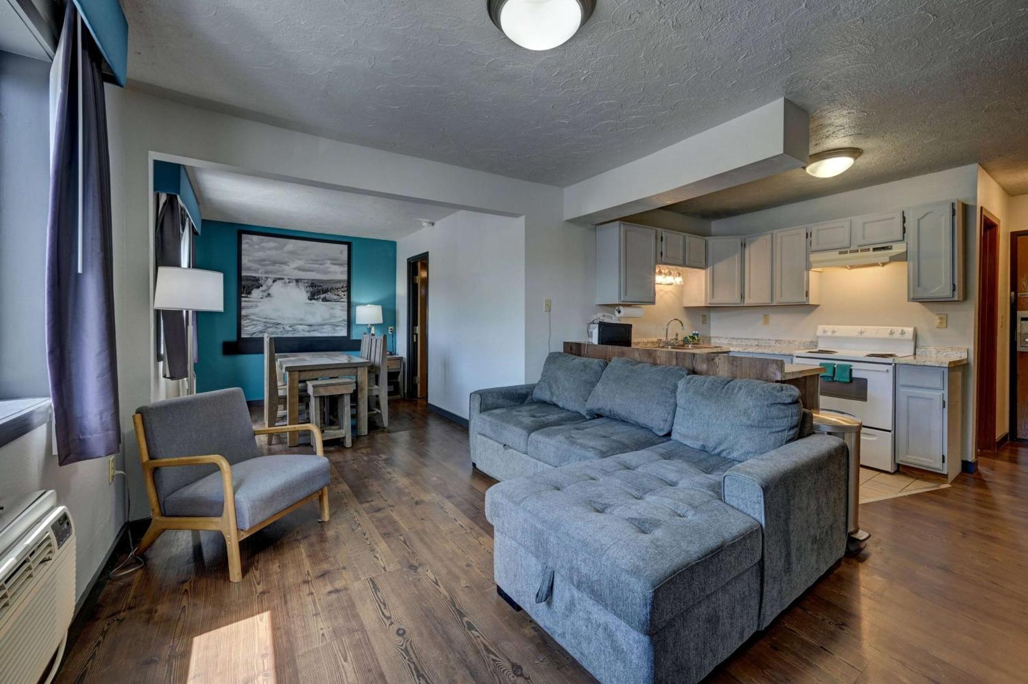 Super 8 By Wyndham Gardiner/Yellowstone Park Area Extérieur photo