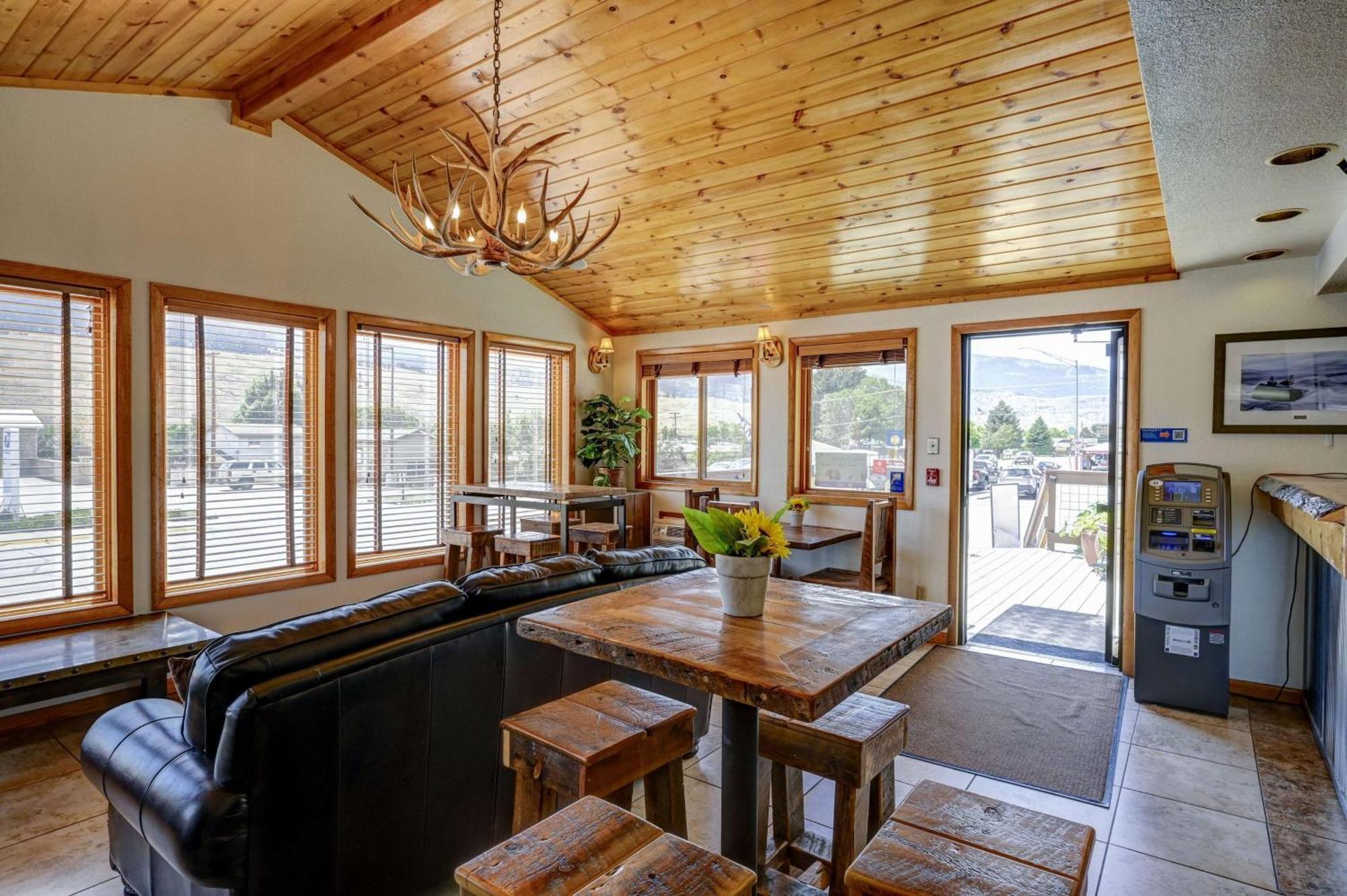 Super 8 By Wyndham Gardiner/Yellowstone Park Area Extérieur photo