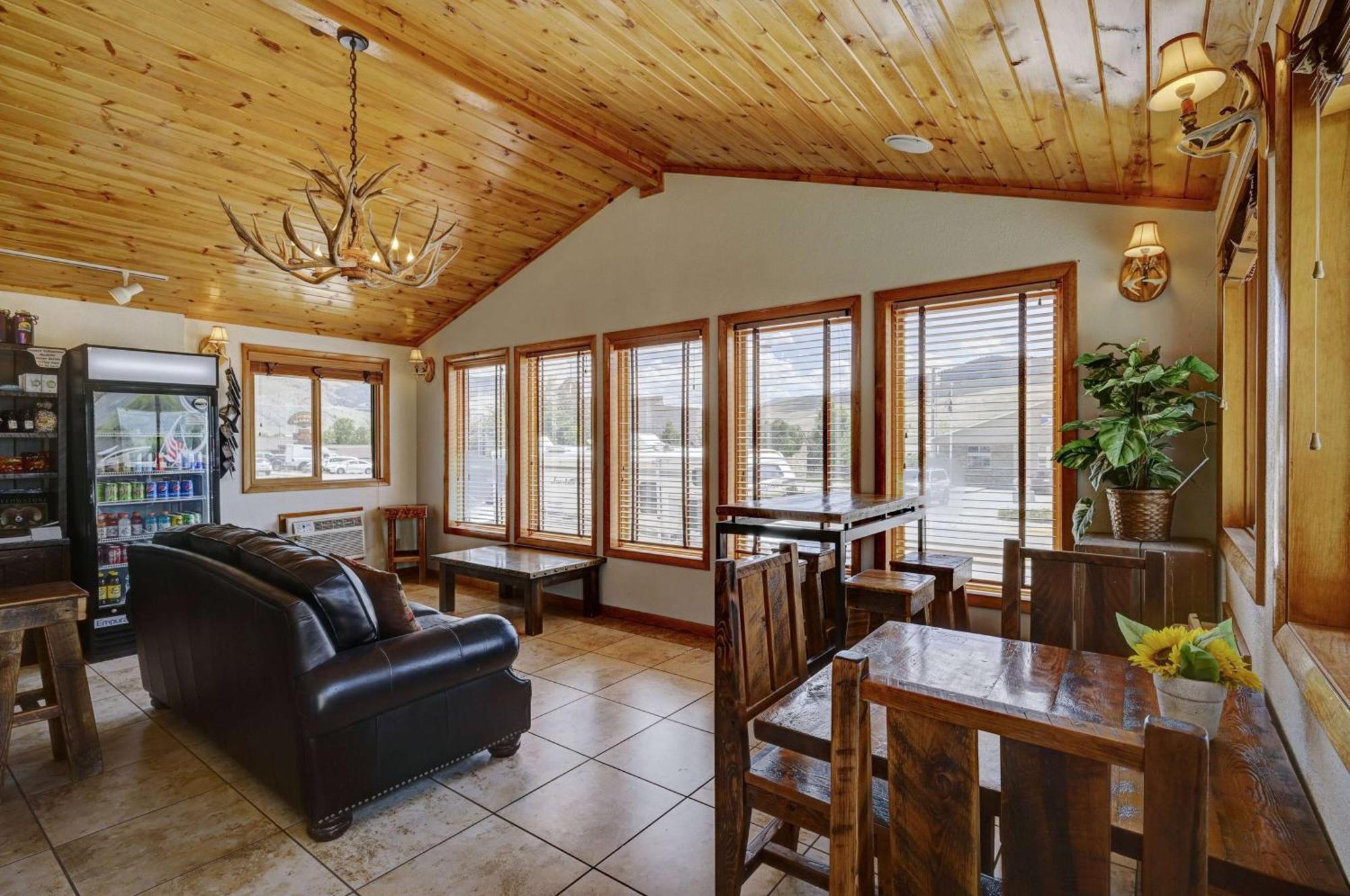 Super 8 By Wyndham Gardiner/Yellowstone Park Area Extérieur photo