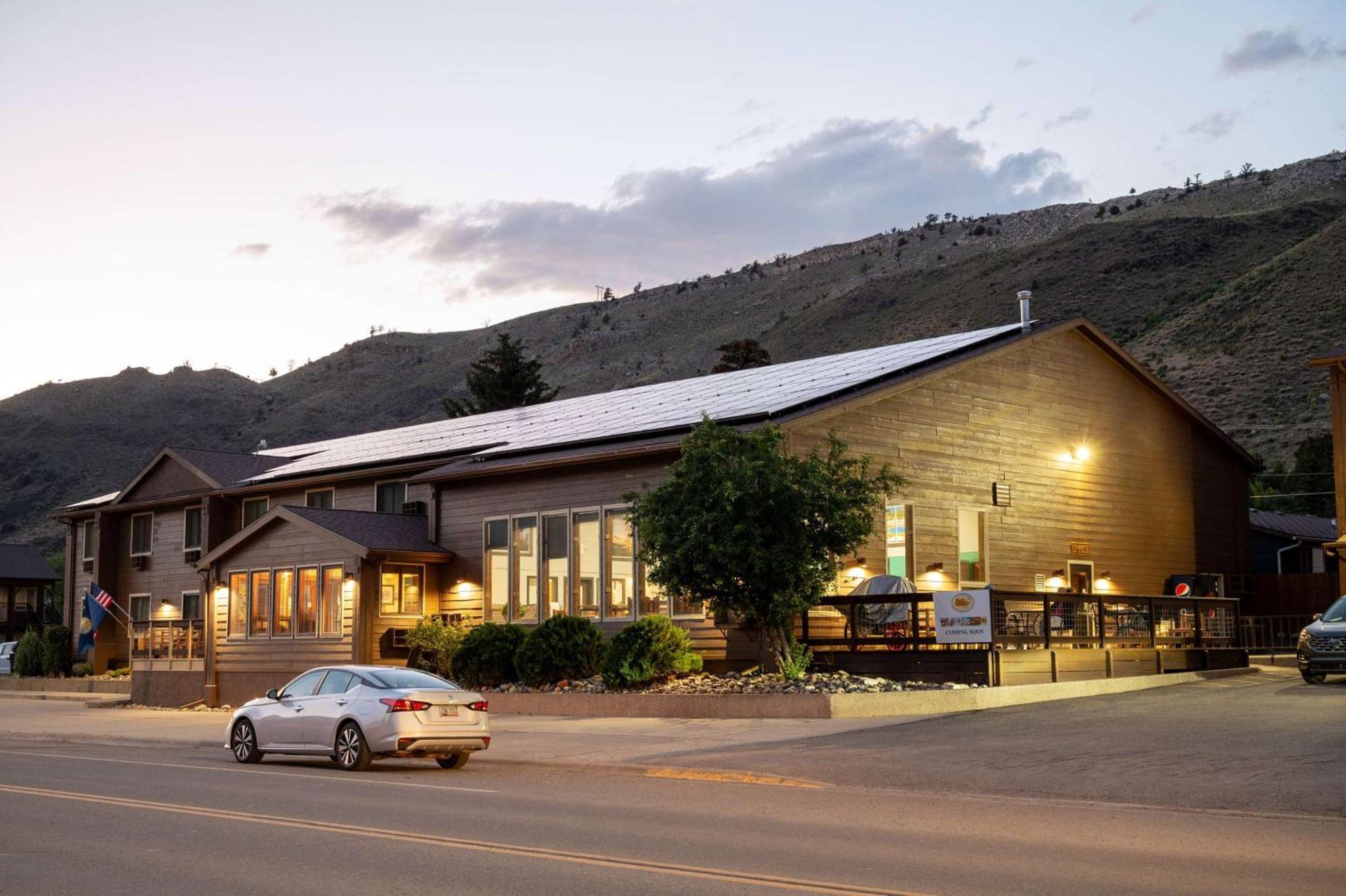 Super 8 By Wyndham Gardiner/Yellowstone Park Area Extérieur photo