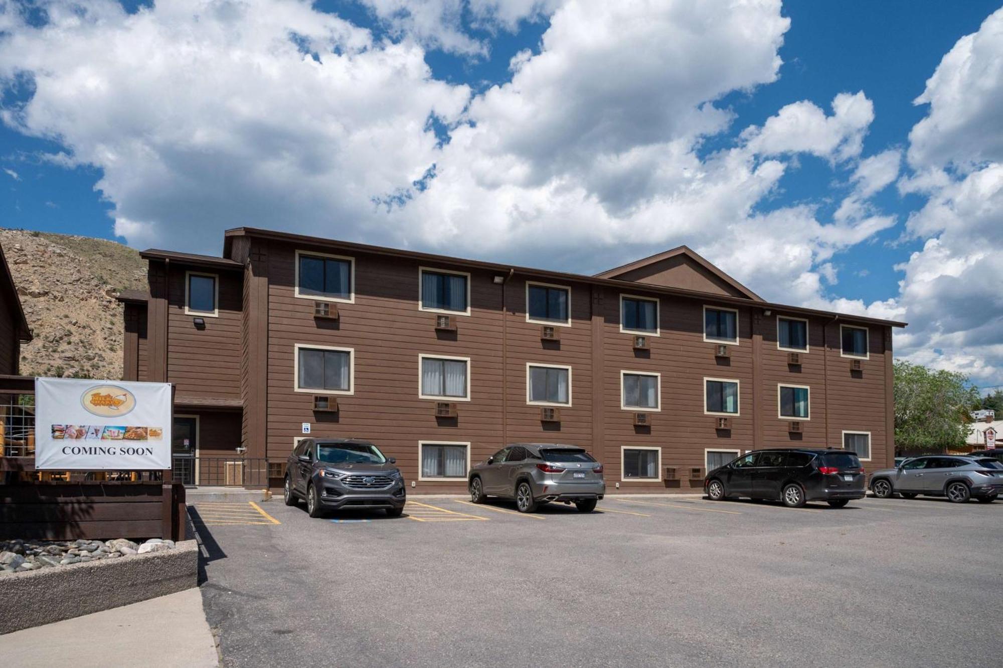 Super 8 By Wyndham Gardiner/Yellowstone Park Area Extérieur photo