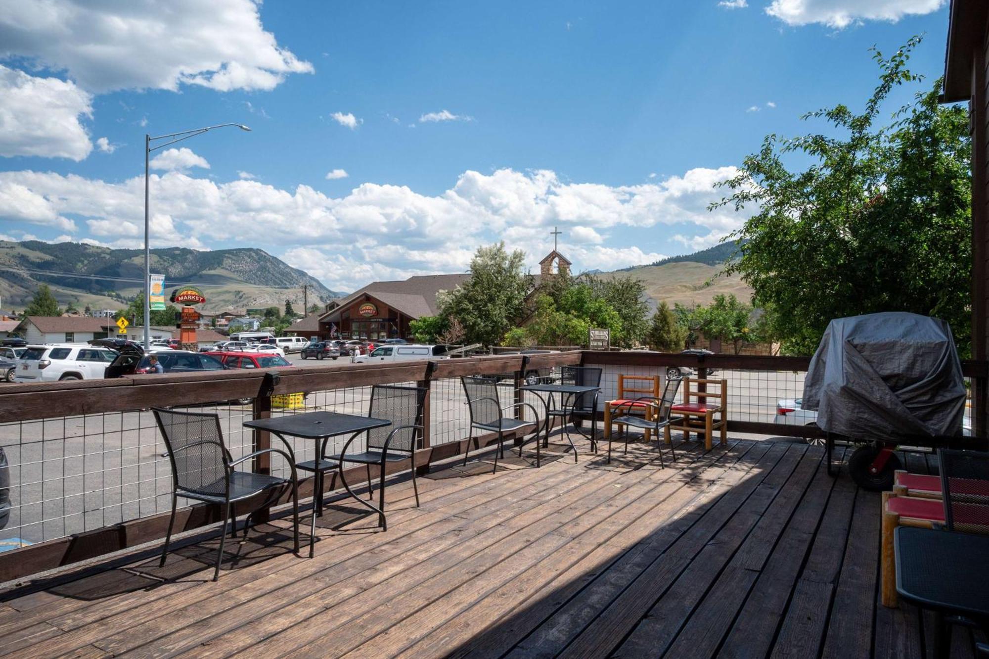 Super 8 By Wyndham Gardiner/Yellowstone Park Area Extérieur photo