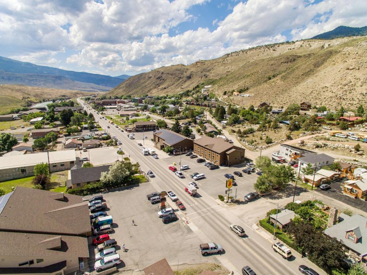 Super 8 By Wyndham Gardiner/Yellowstone Park Area Extérieur photo