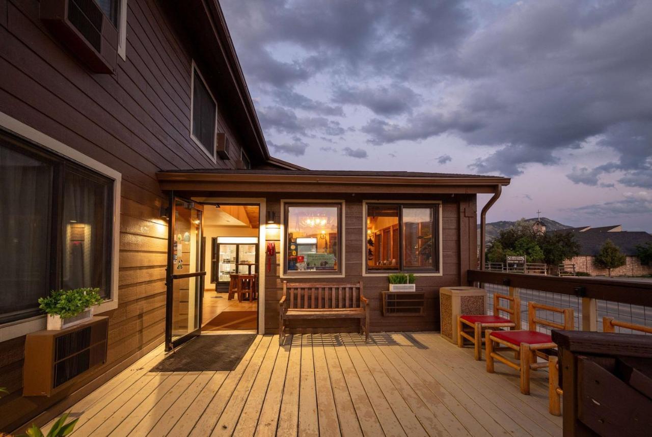 Super 8 By Wyndham Gardiner/Yellowstone Park Area Extérieur photo