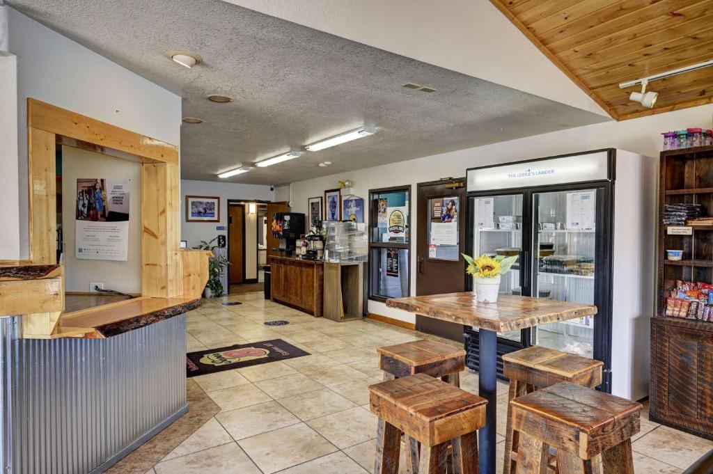 Super 8 By Wyndham Gardiner/Yellowstone Park Area Extérieur photo